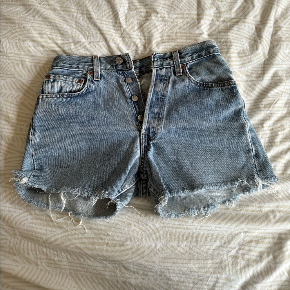 Levi’s 501 cutoffs ☀️